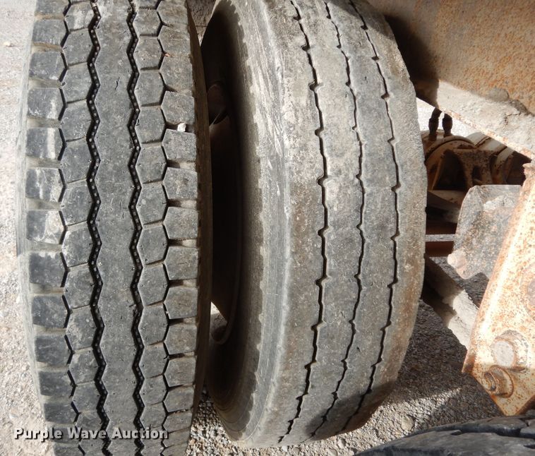 image for item DF0296 2013 Dakota  bottom dump trailer