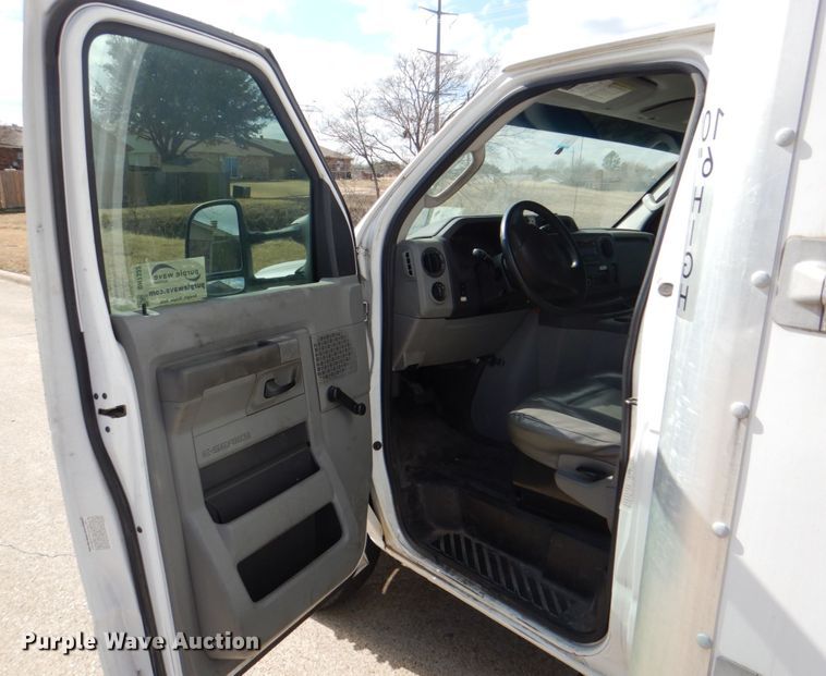 image for item DH7332 2012 Ford E350 Super Duty  box truck