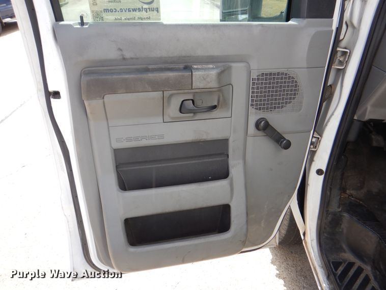 image for item DH7332 2012 Ford E350 Super Duty  box truck