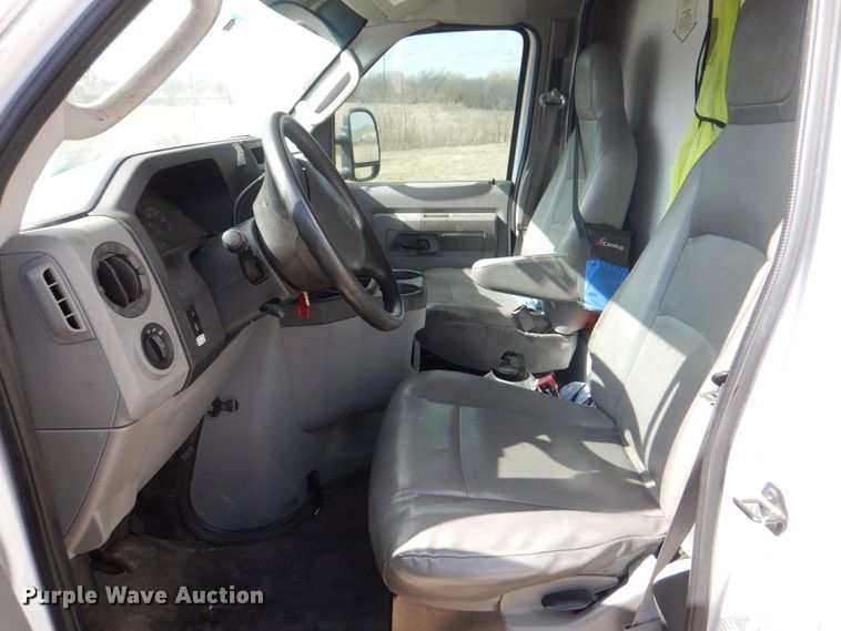 image for item DH7332 2012 Ford E350 Super Duty  box truck