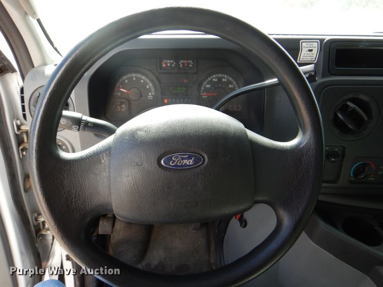 image for item DH7332 2012 Ford E350 Super Duty  box truck