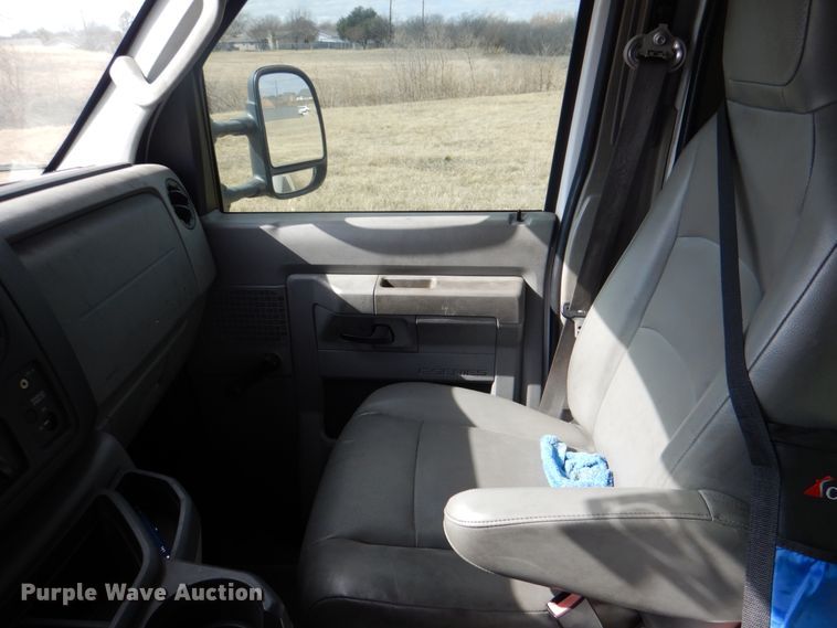 image for item DH7332 2012 Ford E350 Super Duty  box truck