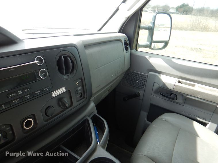 image for item DH7332 2012 Ford E350 Super Duty  box truck