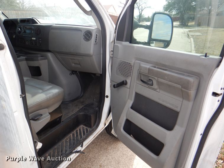 image for item DH7332 2012 Ford E350 Super Duty  box truck