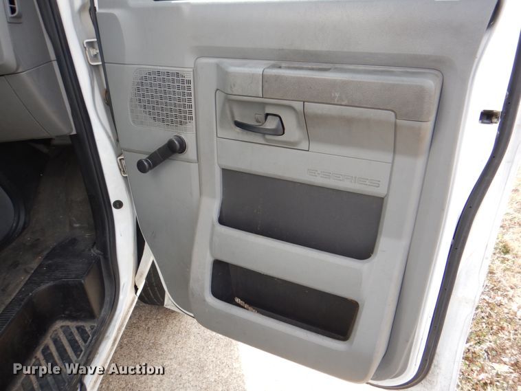 image for item DH7332 2012 Ford E350 Super Duty  box truck