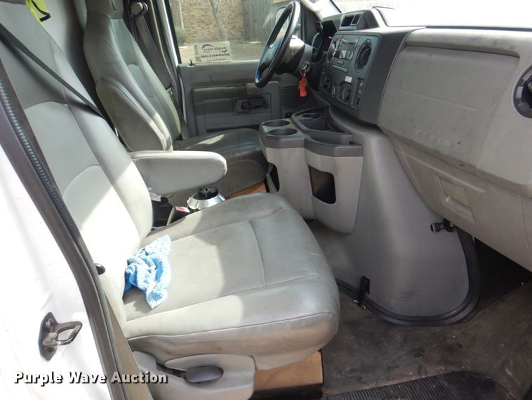 image for item DH7332 2012 Ford E350 Super Duty  box truck