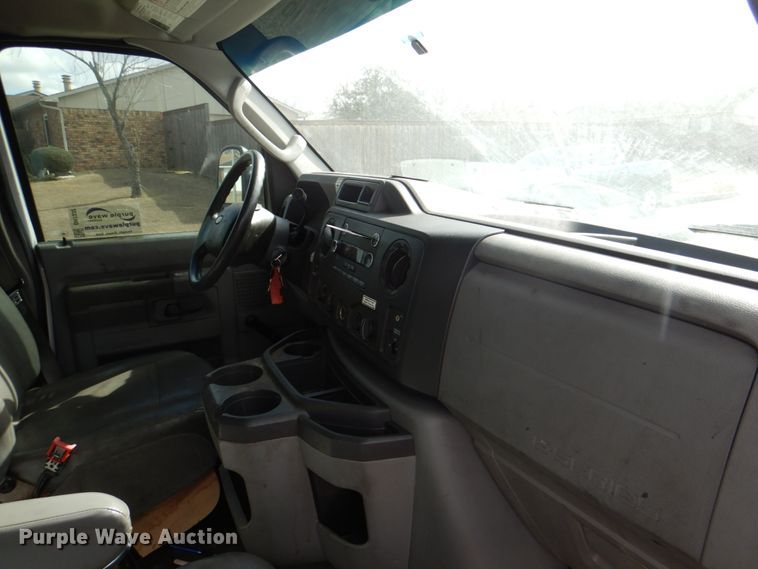 image for item DH7332 2012 Ford E350 Super Duty  box truck