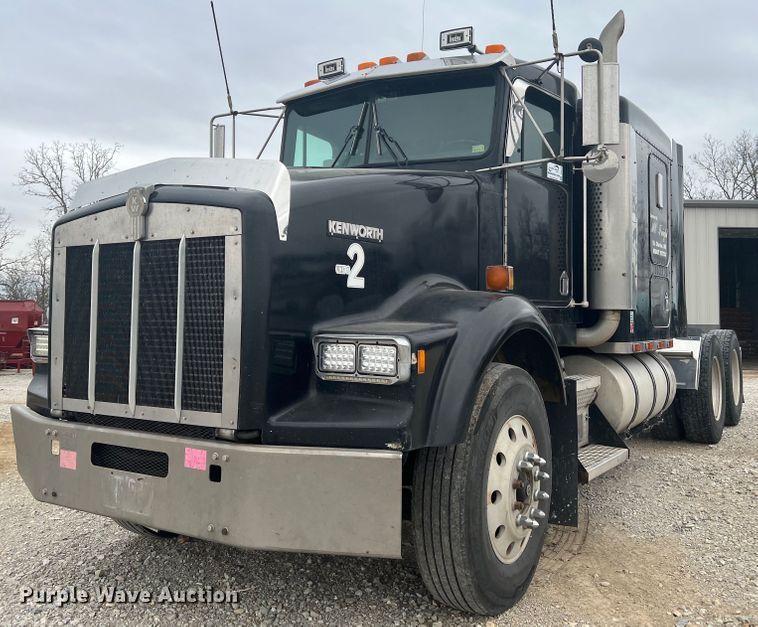 image for item DH8154 1994 Kenworth T800  semi truck