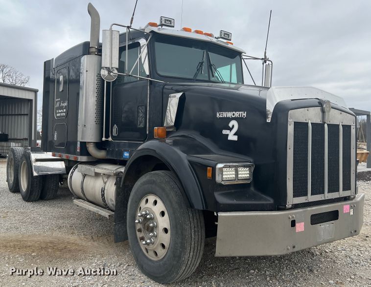 image for item DH8154 1994 Kenworth T800  semi truck