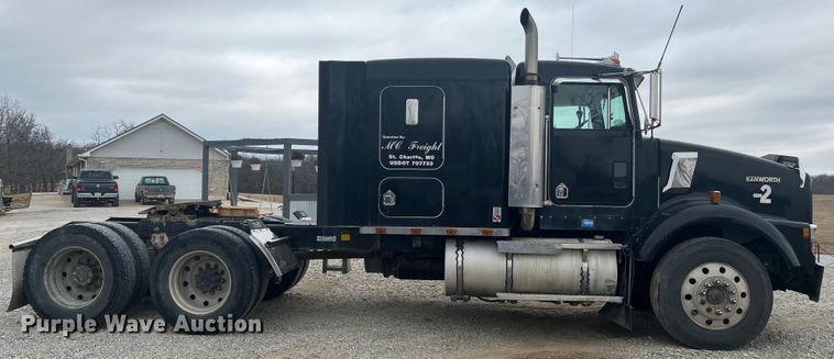 image for item DH8154 1994 Kenworth T800  semi truck