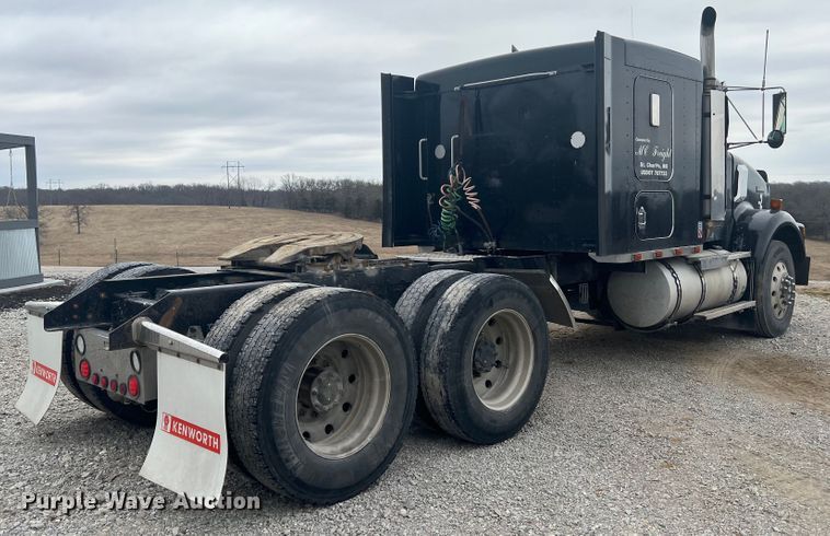 image for item DH8154 1994 Kenworth T800  semi truck