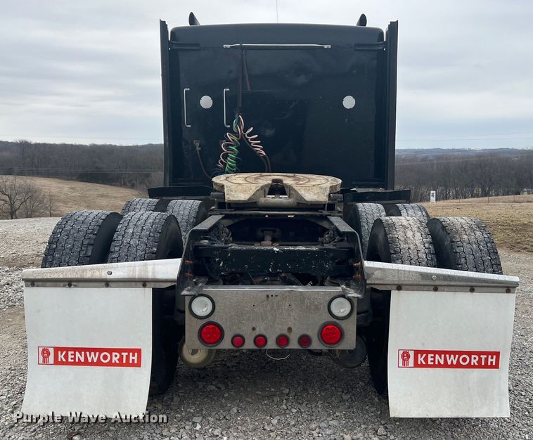 image for item DH8154 1994 Kenworth T800  semi truck