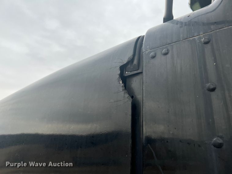 image for item DH8154 1994 Kenworth T800  semi truck