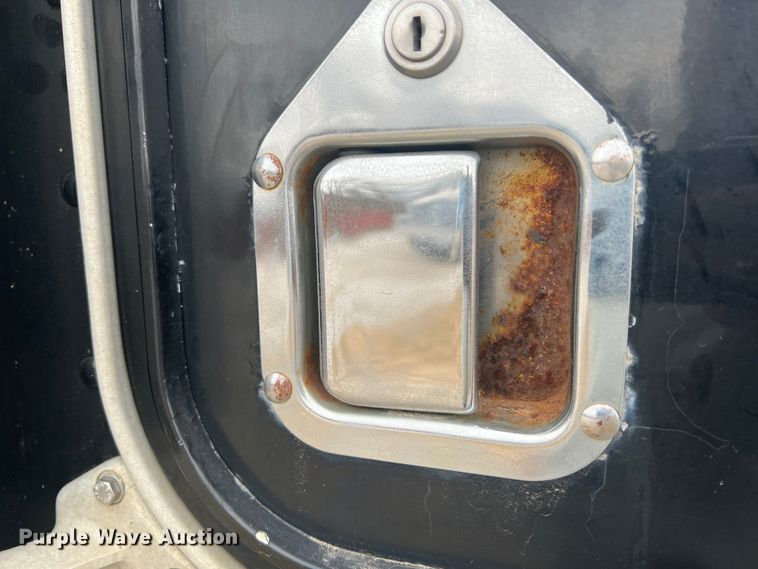 image for item DH8154 1994 Kenworth T800  semi truck