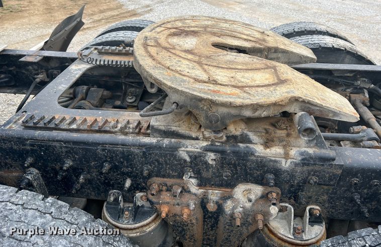 image for item DH8154 1994 Kenworth T800  semi truck