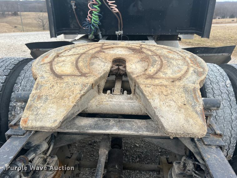 image for item DH8154 1994 Kenworth T800  semi truck