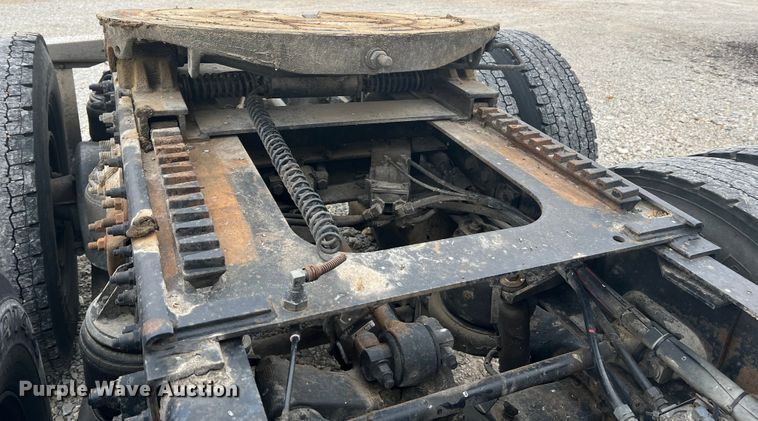 image for item DH8154 1994 Kenworth T800  semi truck