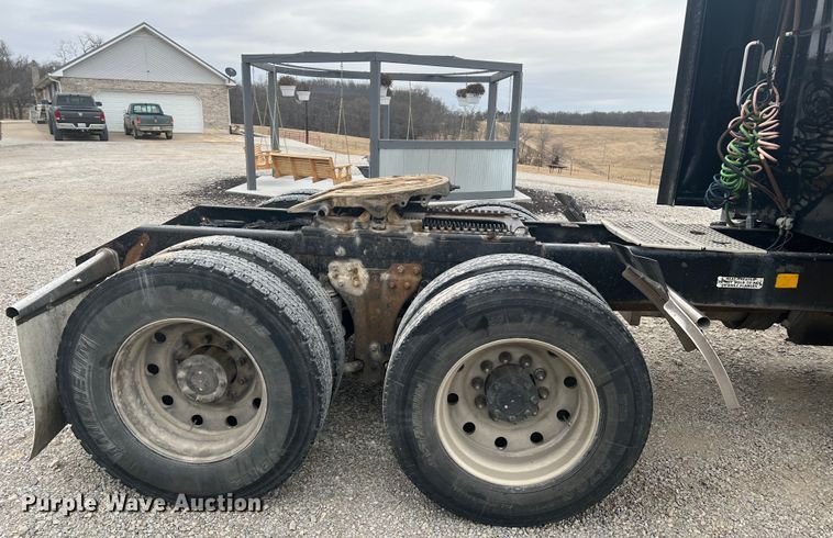 image for item DH8154 1994 Kenworth T800  semi truck