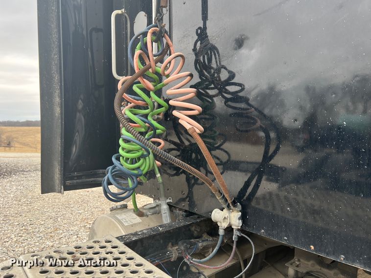 image for item DH8154 1994 Kenworth T800  semi truck