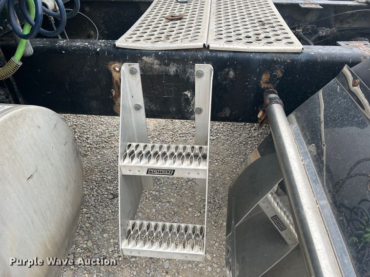 image for item DH8154 1994 Kenworth T800  semi truck