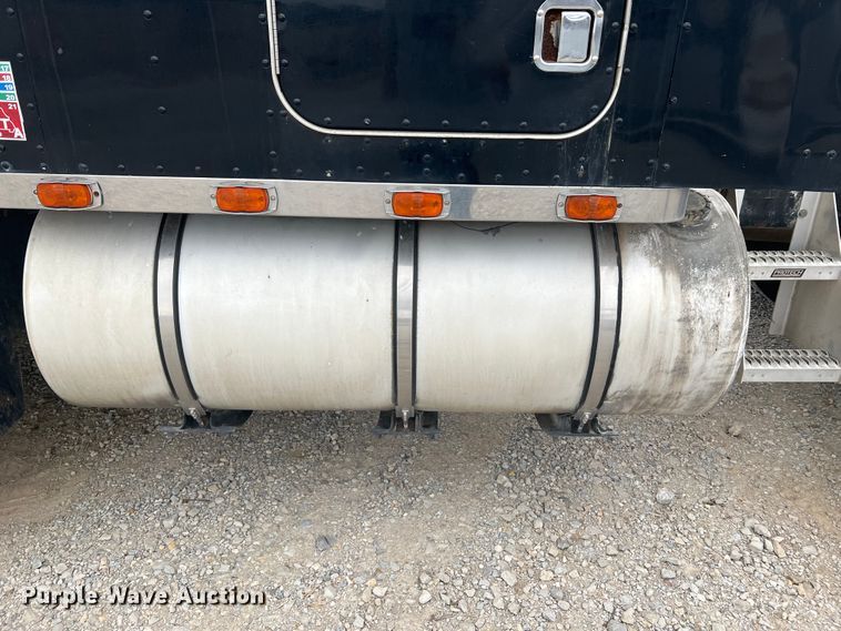 image for item DH8154 1994 Kenworth T800  semi truck