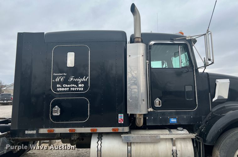 image for item DH8154 1994 Kenworth T800  semi truck