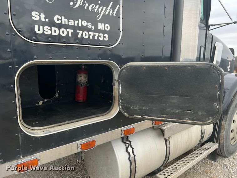 image for item DH8154 1994 Kenworth T800  semi truck