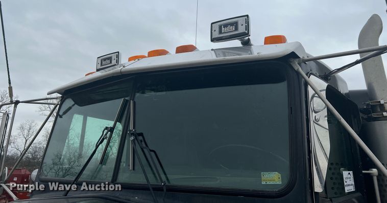 image for item DH8154 1994 Kenworth T800  semi truck