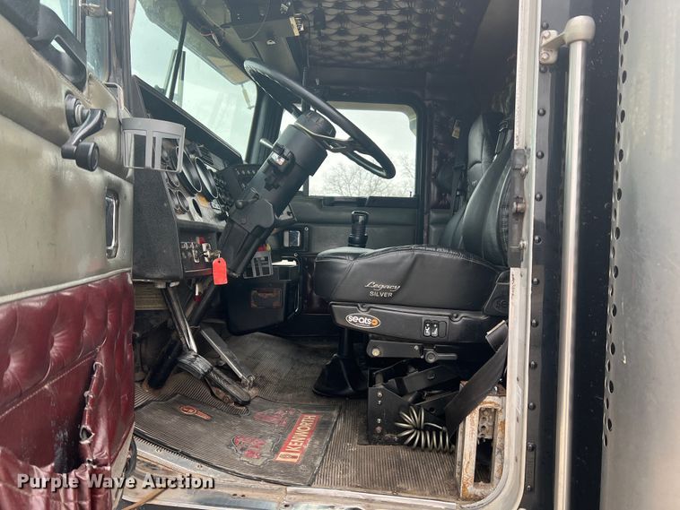 image for item DH8154 1994 Kenworth T800  semi truck