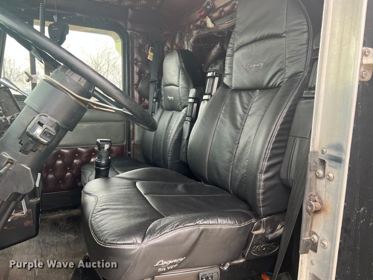 image for item DH8154 1994 Kenworth T800  semi truck