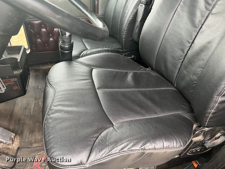 image for item DH8154 1994 Kenworth T800  semi truck