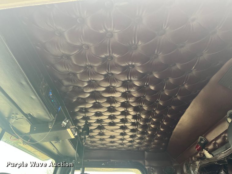 image for item DH8154 1994 Kenworth T800  semi truck