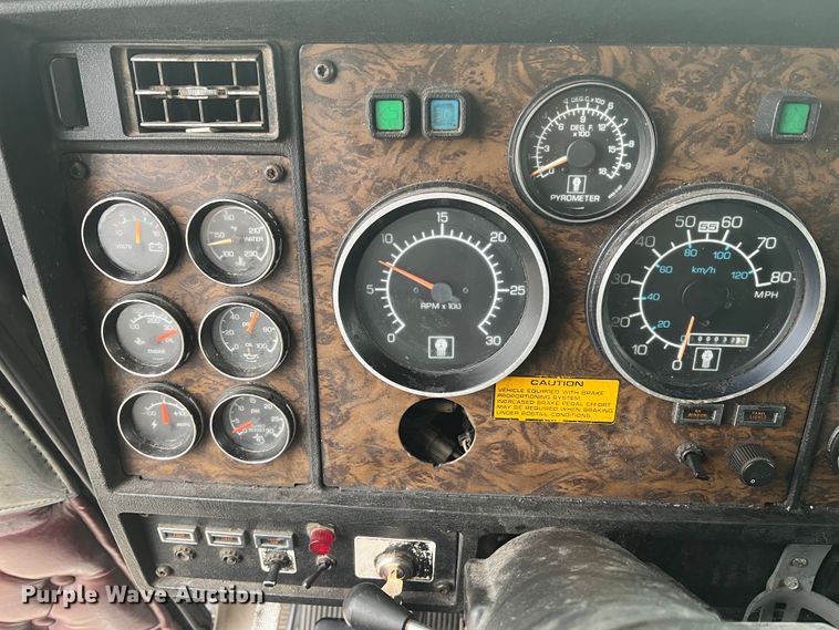 image for item DH8154 1994 Kenworth T800  semi truck