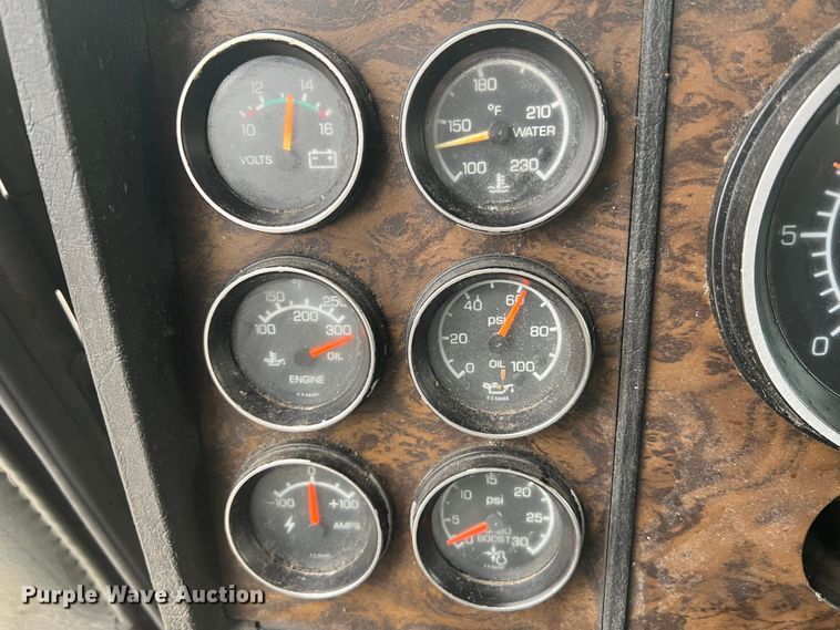 image for item DH8154 1994 Kenworth T800  semi truck