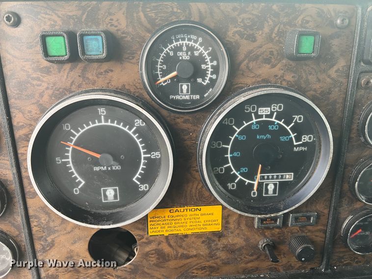 image for item DH8154 1994 Kenworth T800  semi truck