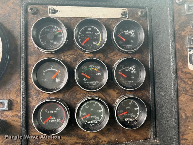 image for item DH8154 1994 Kenworth T800  semi truck