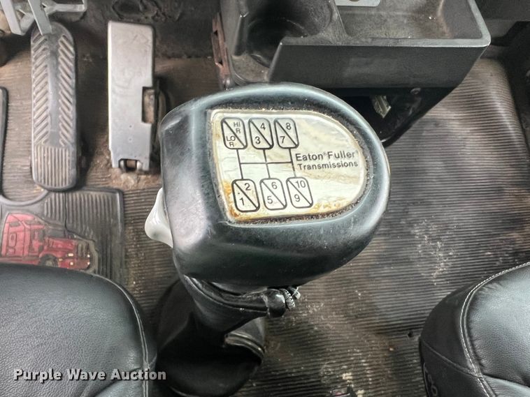 image for item DH8154 1994 Kenworth T800  semi truck