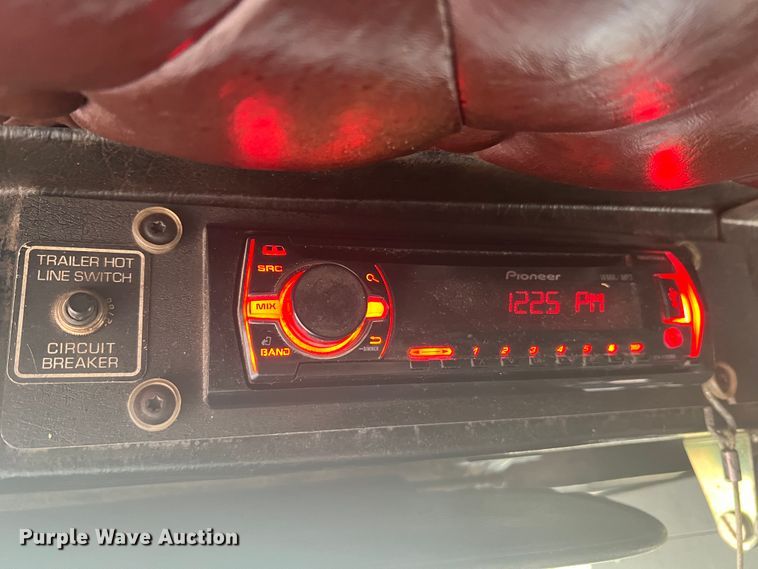 image for item DH8154 1994 Kenworth T800  semi truck