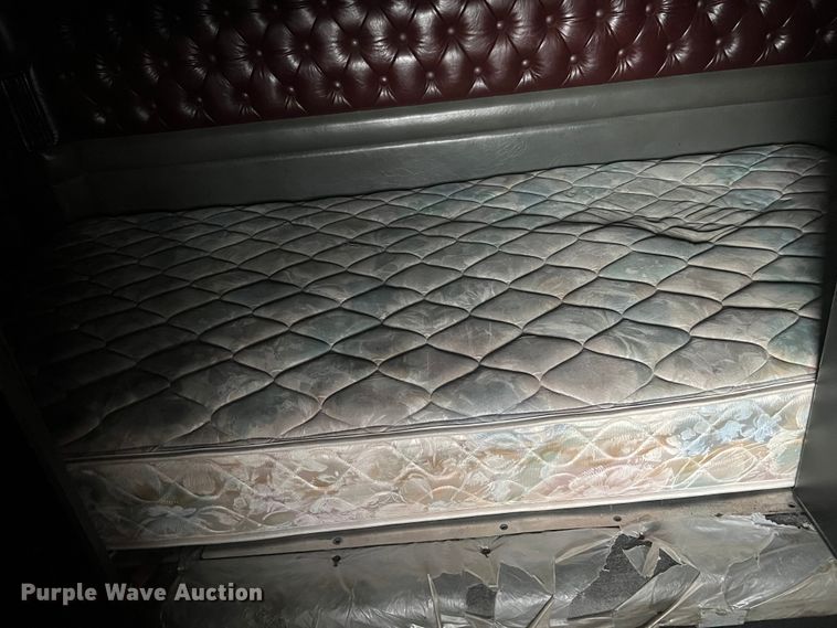 image for item DH8154 1994 Kenworth T800  semi truck