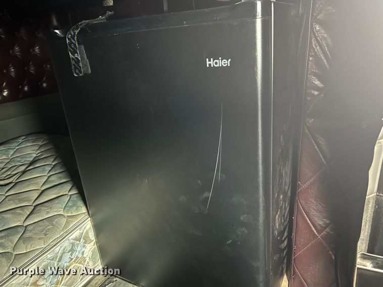 image for item DH8154 1994 Kenworth T800  semi truck