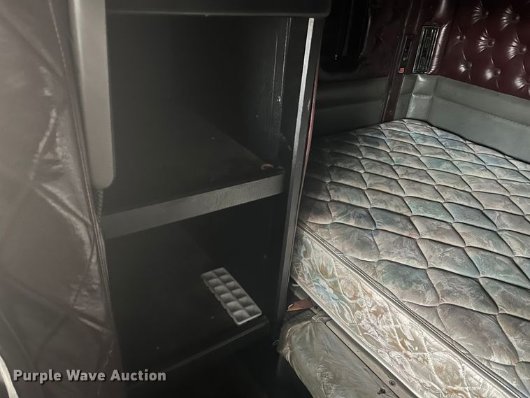 image for item DH8154 1994 Kenworth T800  semi truck