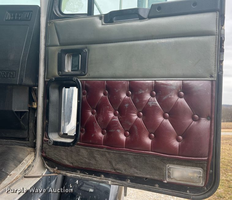 image for item DH8154 1994 Kenworth T800  semi truck