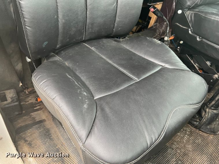 image for item DH8154 1994 Kenworth T800  semi truck