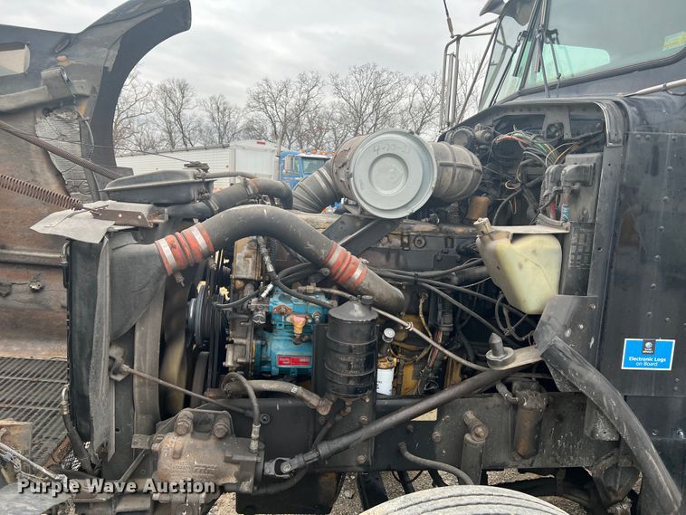 image for item DH8154 1994 Kenworth T800  semi truck