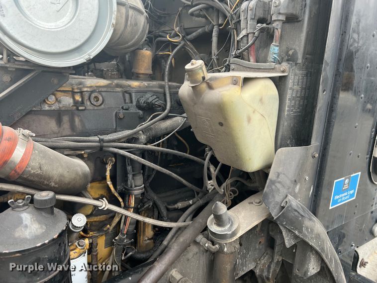 image for item DH8154 1994 Kenworth T800  semi truck