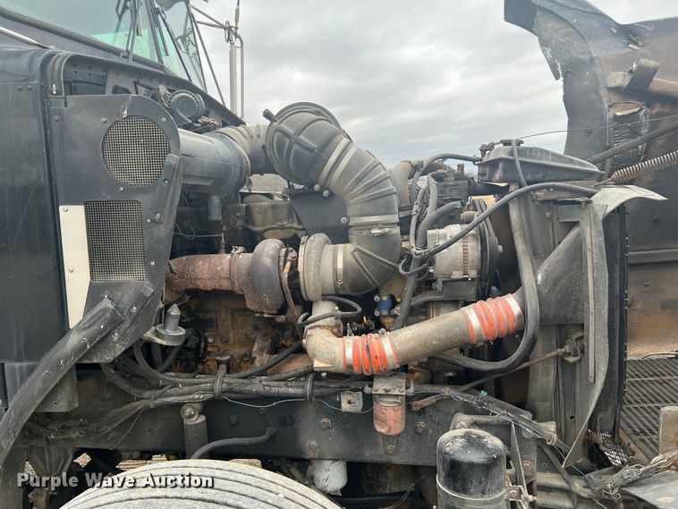 image for item DH8154 1994 Kenworth T800  semi truck