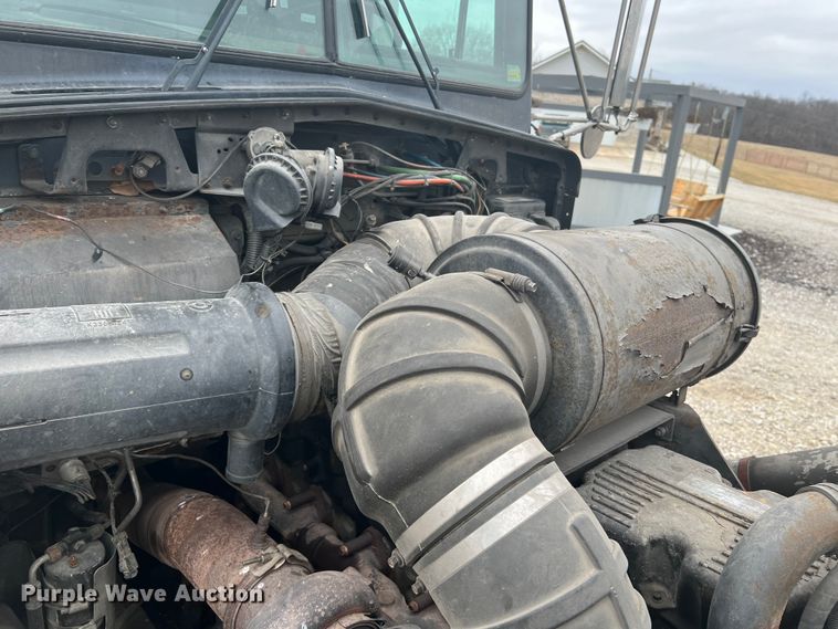 image for item DH8154 1994 Kenworth T800  semi truck