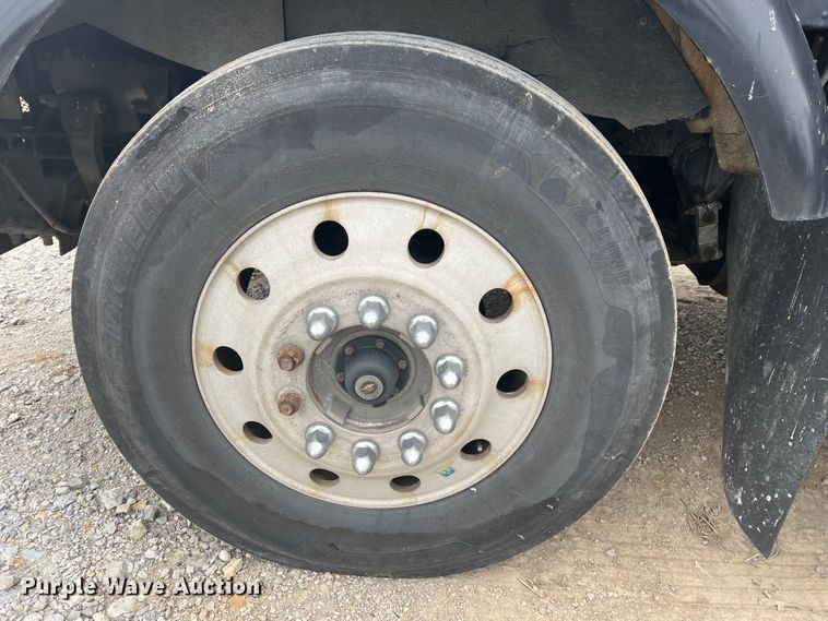 image for item DH8154 1994 Kenworth T800  semi truck