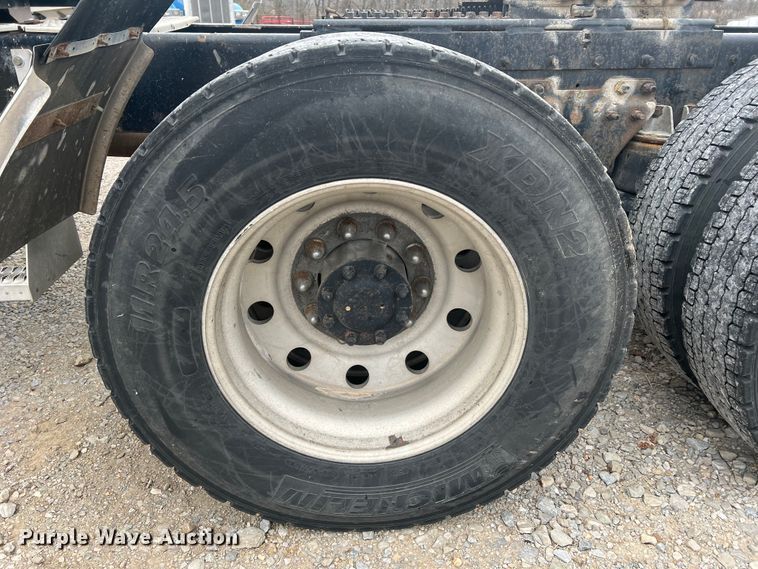 image for item DH8154 1994 Kenworth T800  semi truck