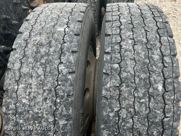 image for item DH8154 1994 Kenworth T800  semi truck